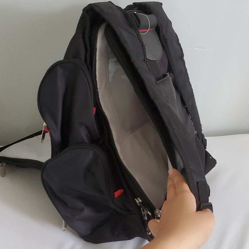 LEED'S Backpack - Picture 9 of 9